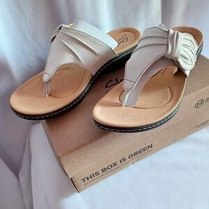 Clarks Laurieann Rae Floral Toe-Post Sandal White ALL LEATHER